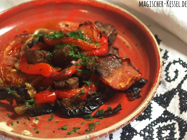 Tepsi Badinjan – irakisches Ofengemüse mit Aubergine &amp; Lamm vom Blech ...